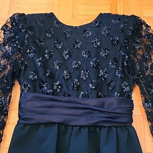 FLASH SALE! CHIC Lace & Sequin Cocktail Dress, Ruched Satin Waist, Tulip Skirt 8 - Picture 5 of 17